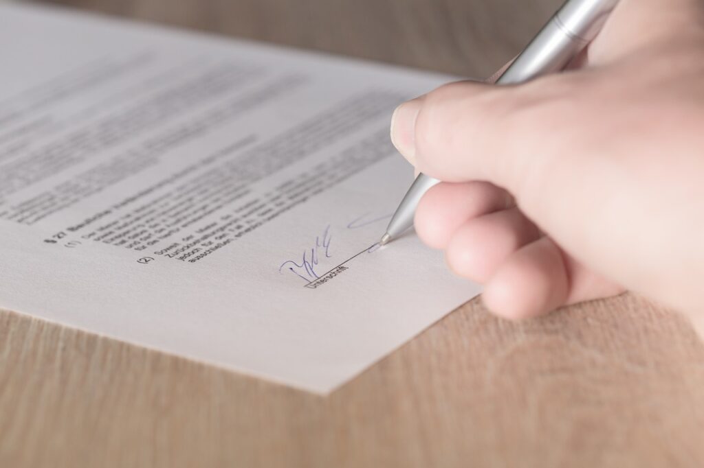  Firma di un contratto di polizza a gestione separata assicurativa